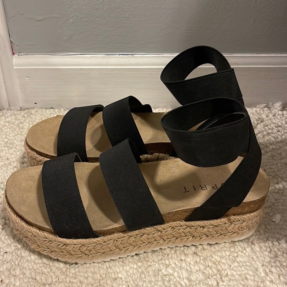 Size 6 black platform sandals